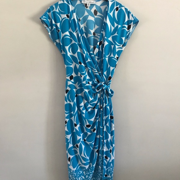 Maggy London | Stretch Jersey Wrap Dress | 10 | EUC - Picture 3 of 12